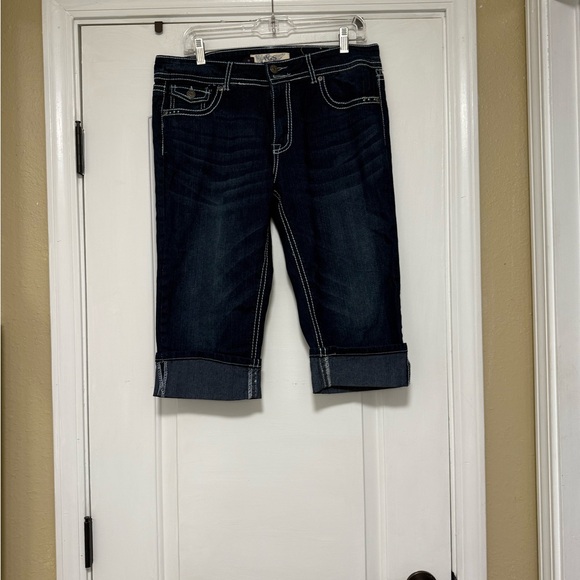 New without tags size 12 VGS capri jeans. - Picture 2 of 4
